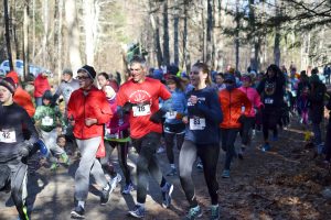 Dozens of people running along the East Branch trail as a previous year's Gorge après Gorge 5k race